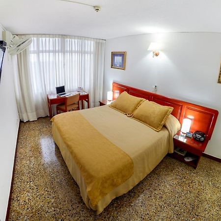 Hotel Villavicencio Plaza Екстериор снимка