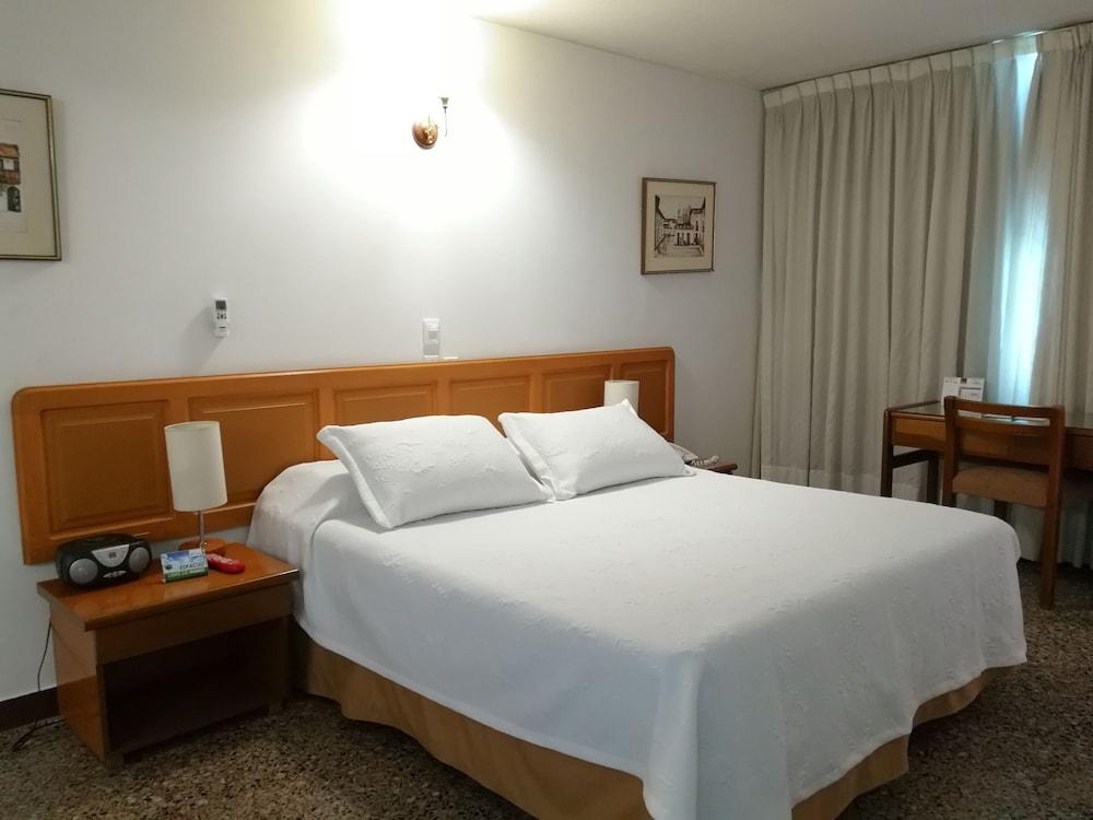 Hotel Villavicencio Plaza Екстериор снимка