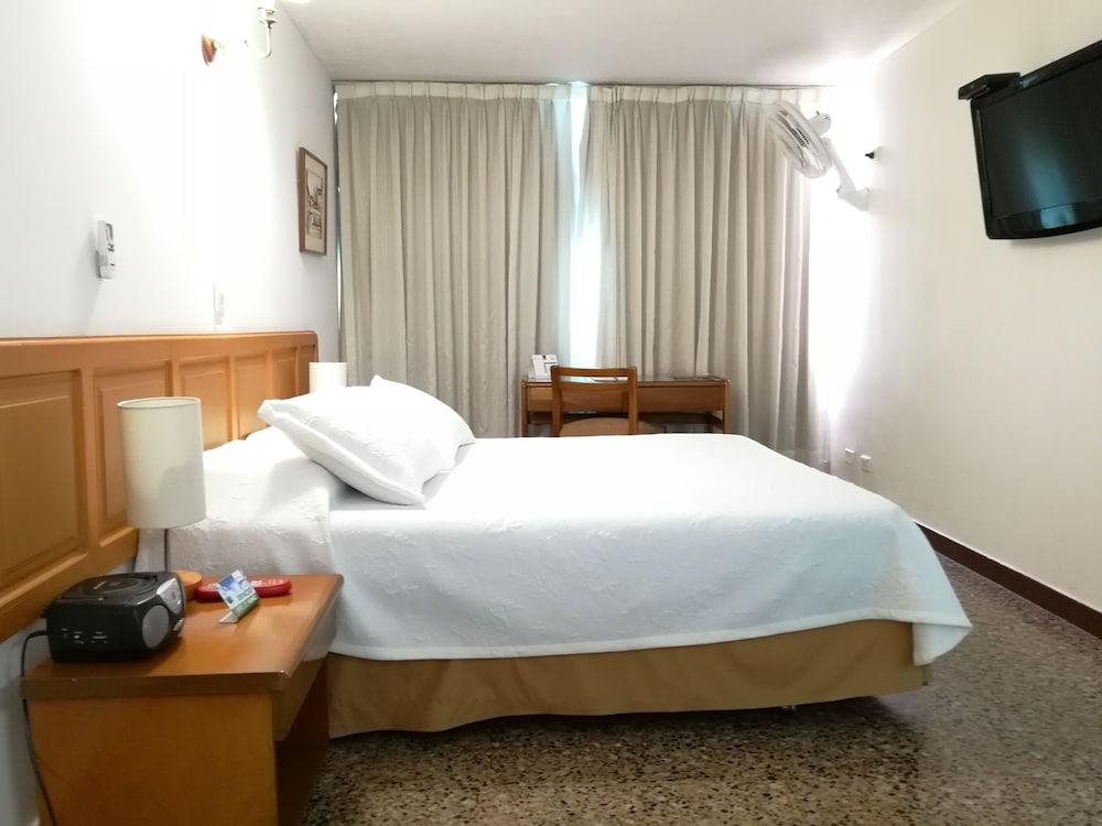 Hotel Villavicencio Plaza Екстериор снимка