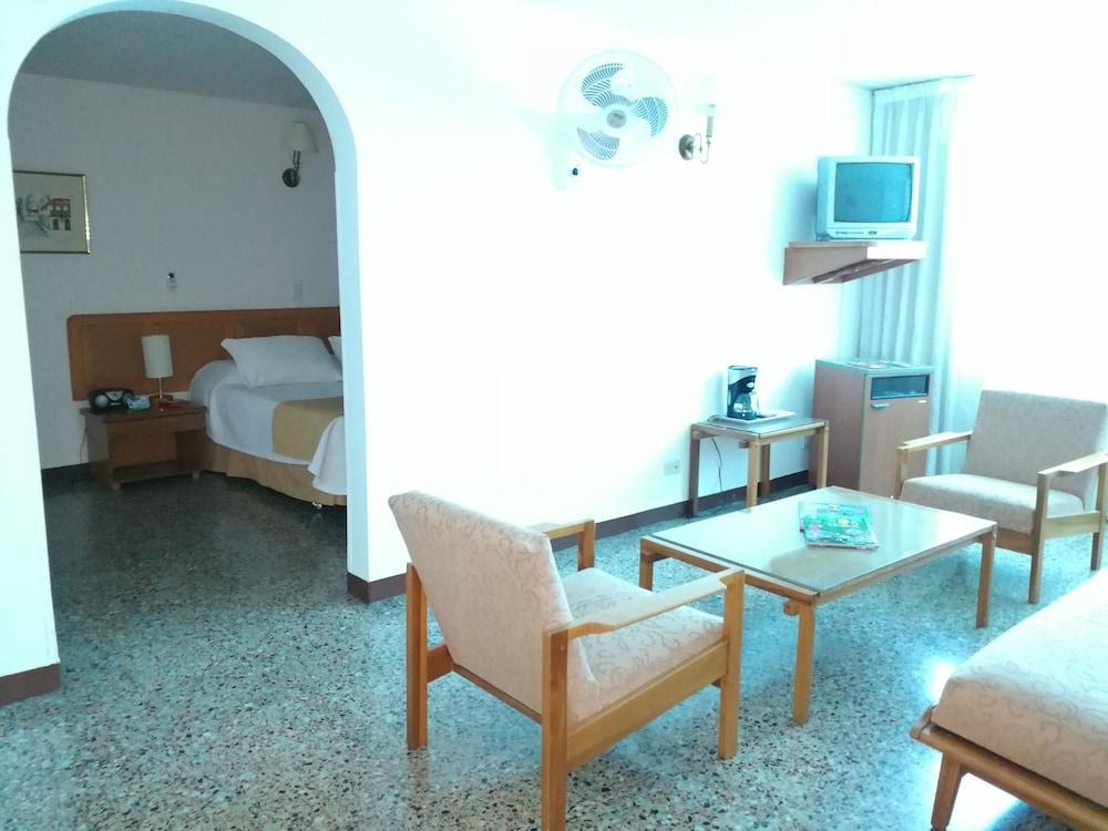 Hotel Villavicencio Plaza Екстериор снимка