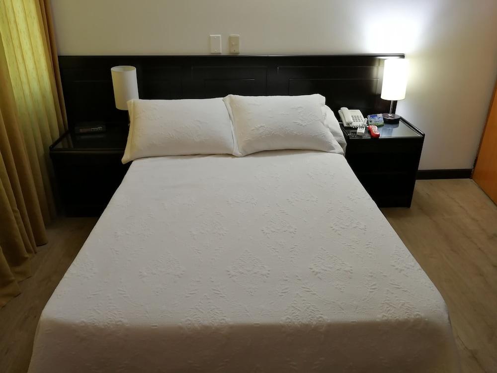 Hotel Villavicencio Plaza Екстериор снимка