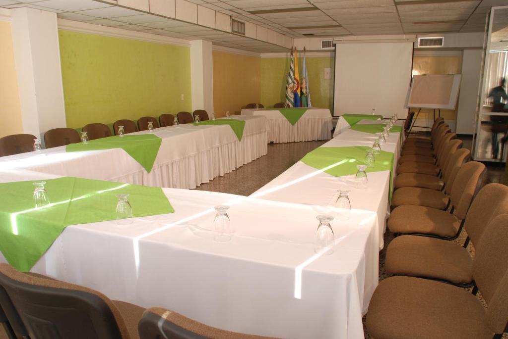 Hotel Villavicencio Plaza Екстериор снимка
