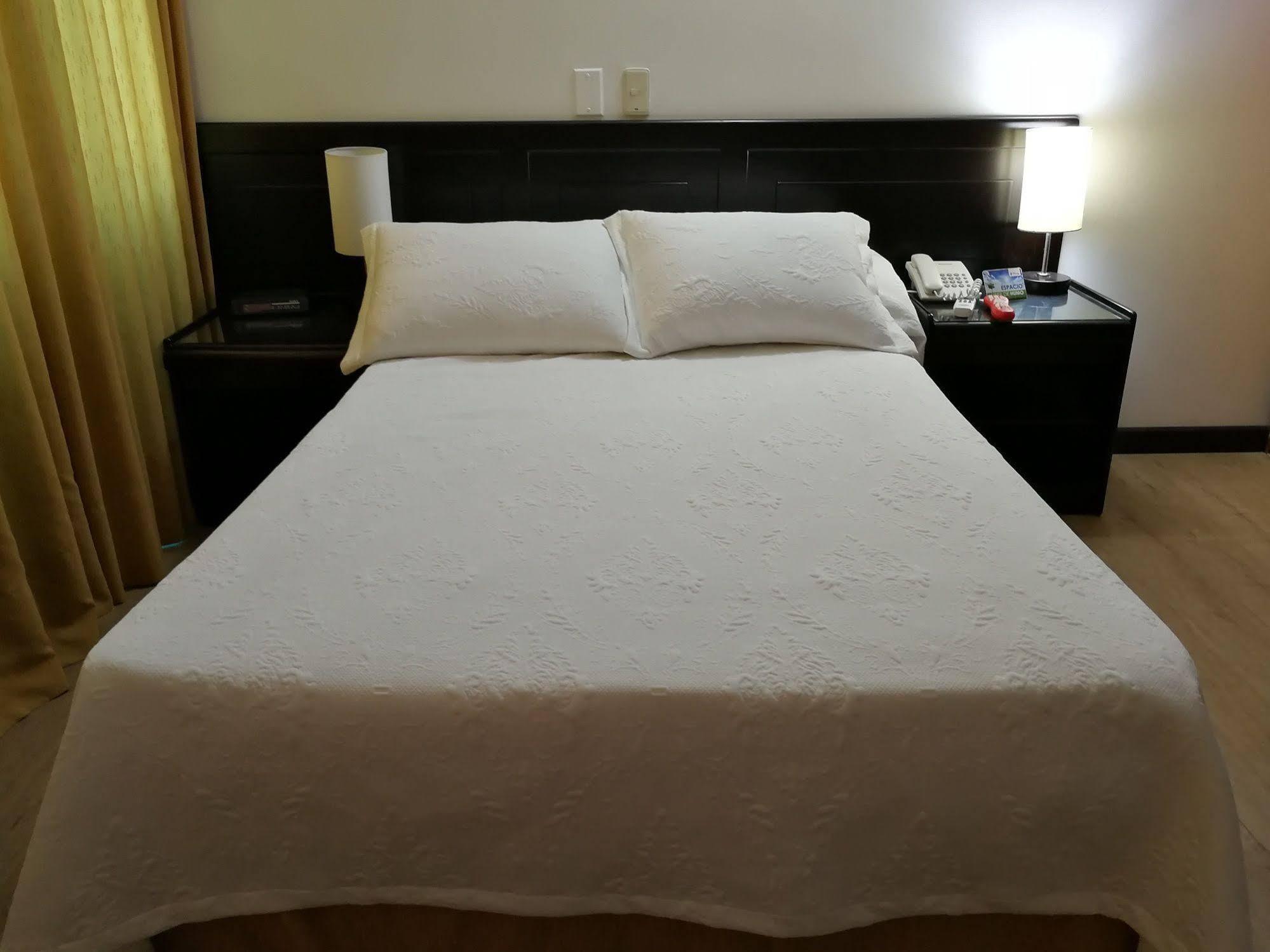 Hotel Villavicencio Plaza Екстериор снимка
