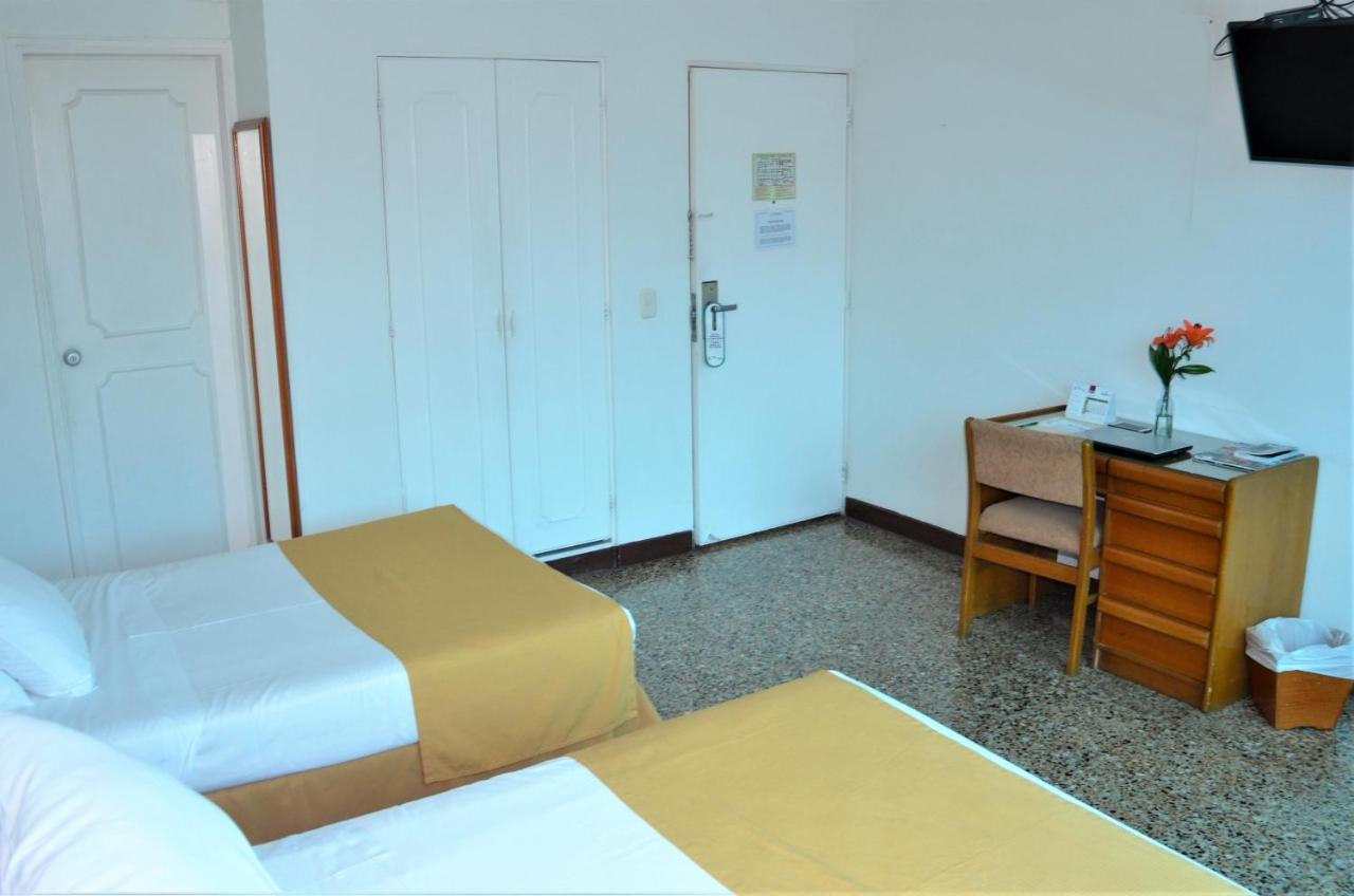 Hotel Villavicencio Plaza Екстериор снимка