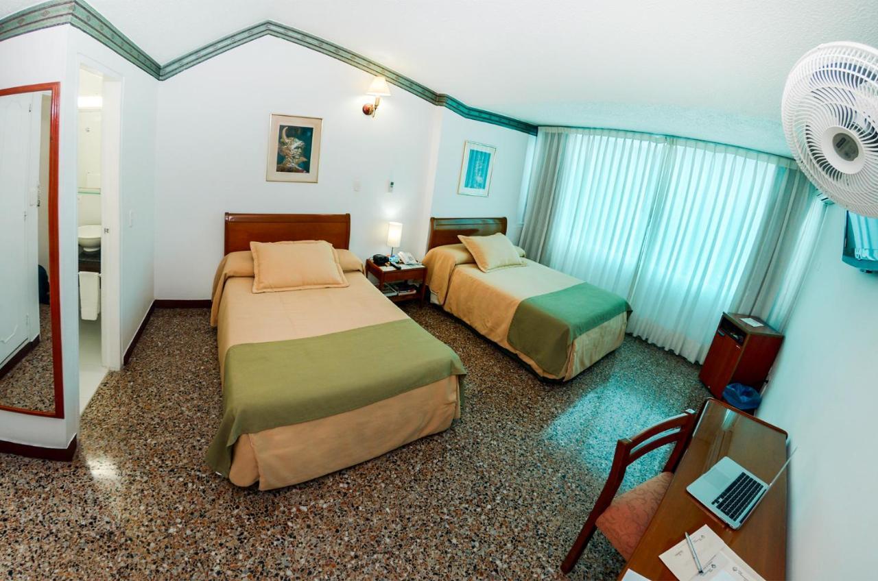 Hotel Villavicencio Plaza Екстериор снимка